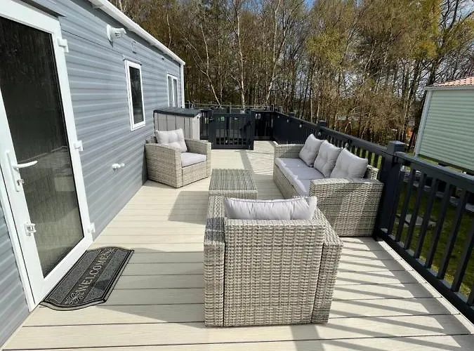 Tigers Wood - 2 Bed Hot Tub Lodge With Free Golf, No Buggy